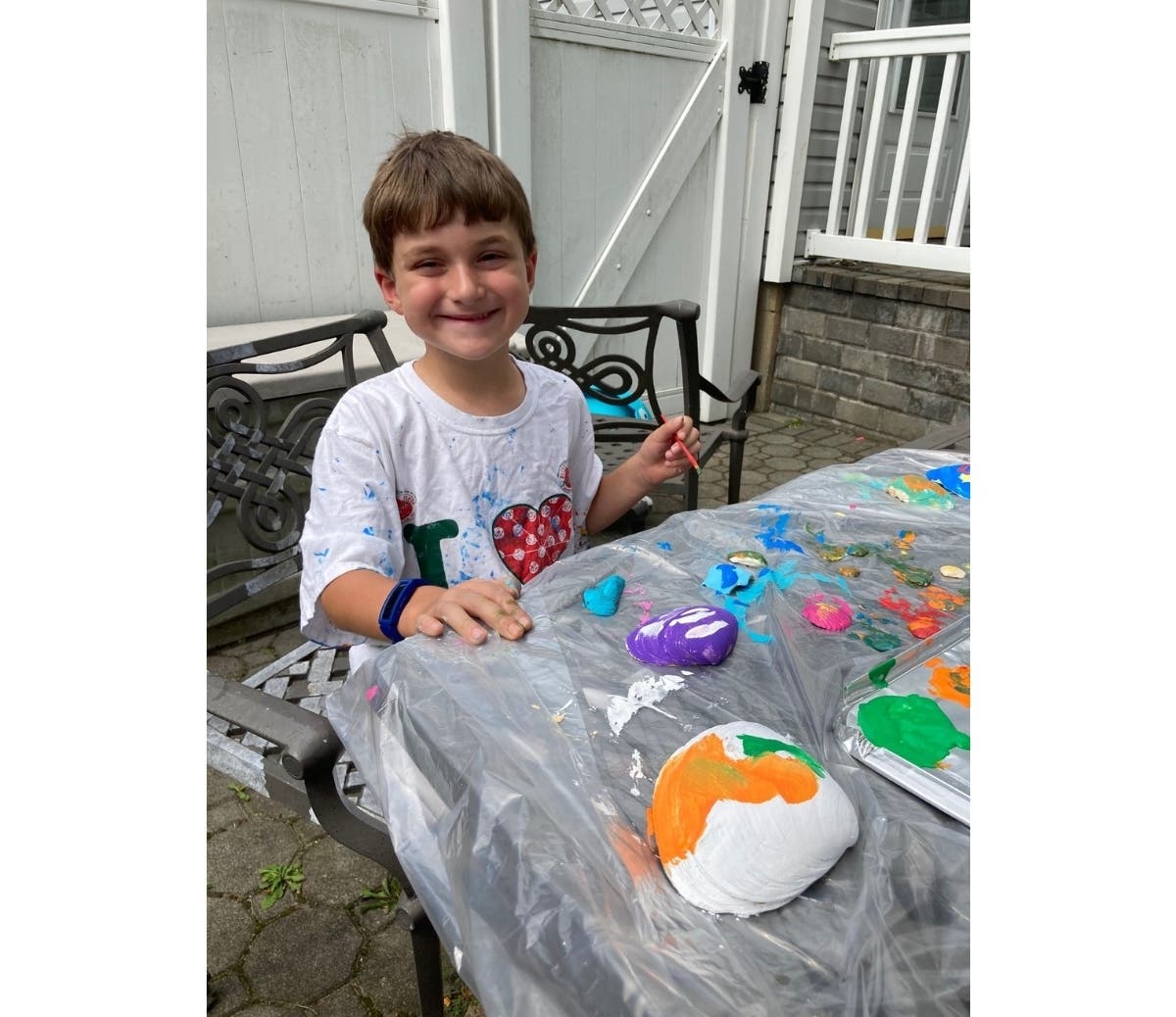 Dylan Hoffman, 6, of Farmingdale, paints shells with proceeds going to NYU Winthrop’s Children’s Hospital.