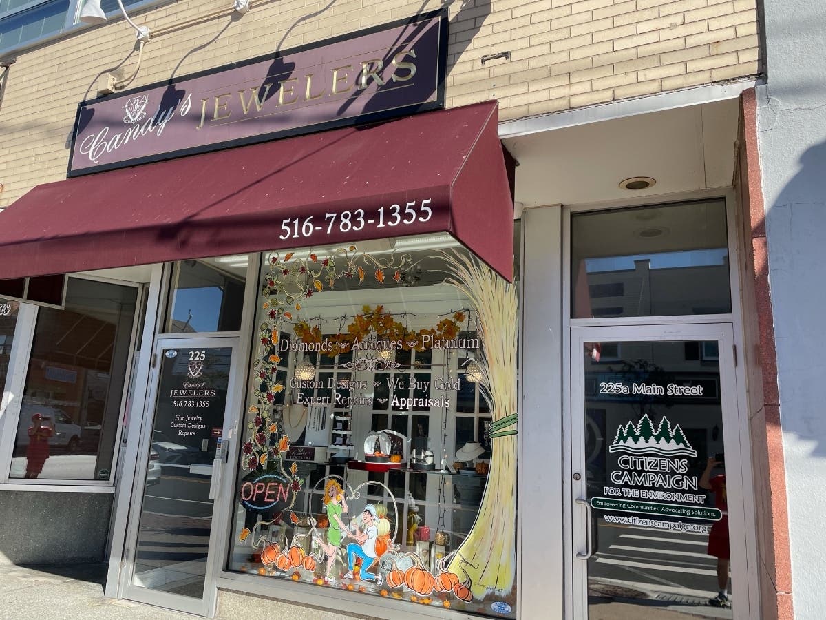 Candy's Jewelers is set to celebrate its five-year anniversary in Farmingdale Village with a ribbon-cutting ceremony on Friday afternoon.
