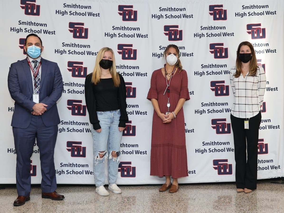 L-R: Director of social studies Charles Benvenuto, award winner
Josie Muratore, social studies teacher Joan Havranek, Assistant Principal Annemarie Freund.