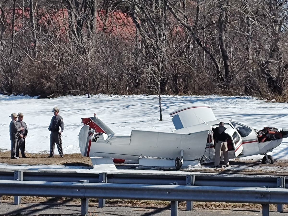 A small plane carrying two people landed on the Southern State Parkway in East Farmingdale on Tuesday morning.