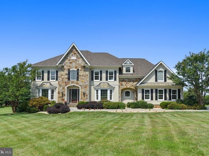 Stunning $1.1M Leesburg Home Has 2 Kitchens, Hardwood ...