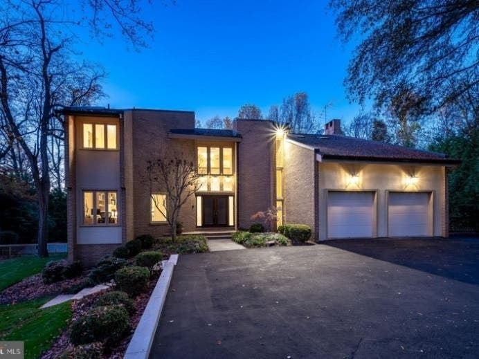 Waterfront Home, InLaw Suite, Indoor Putting Green MD Dream Homes