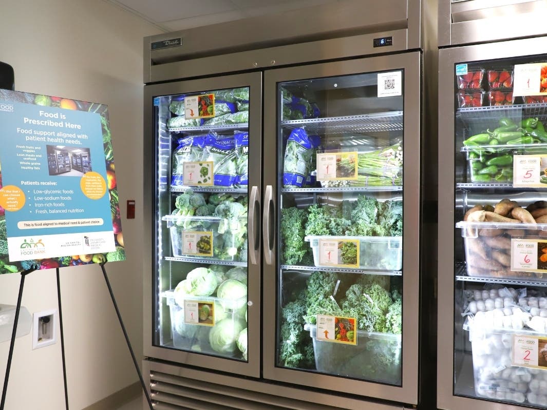 Every time food-insecure patients have a doctor’s appointment, they can take home 30 to 40 pounds of fresh produce and shelf-stable foods, including proteins and whole grains.  In addition to groceries, families also receive recipe cards and other tips.