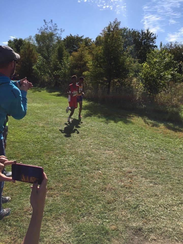 Habtamu Epley battles for 1st place at IESA State Meet