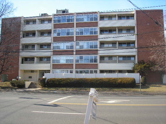Great 1 BR apartment available for rent now! 
