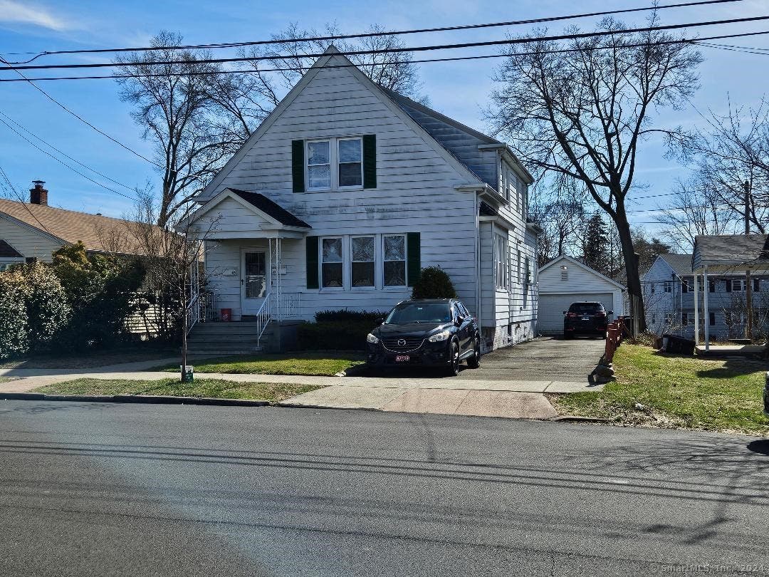 Lovely 3 Bedroom, 1 Bathroom Apartment in Morris Cove!