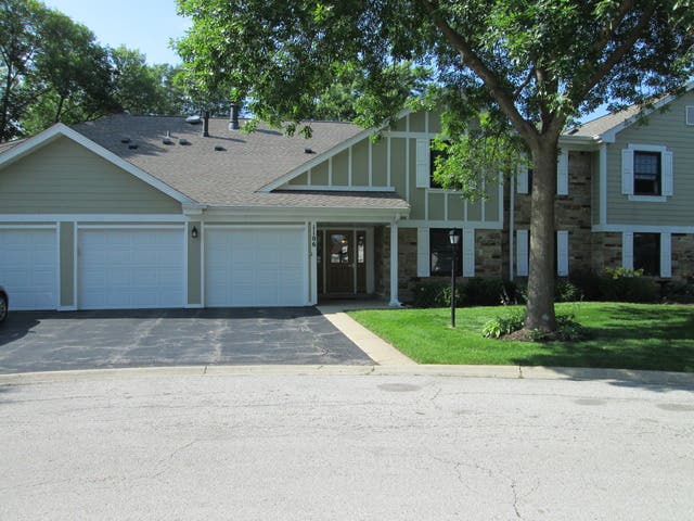 Beautiful light-filled two bedroom, two bathroom ranch style coach home in popular Lexington Subdivi