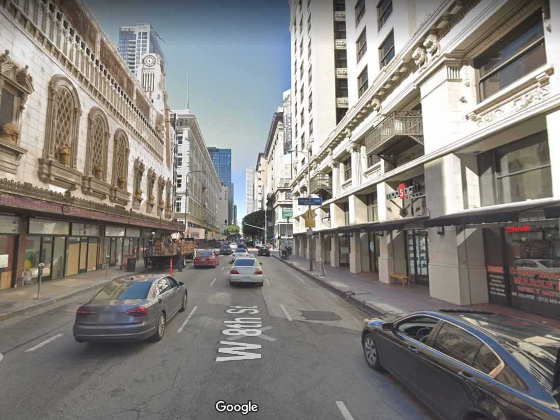  Los Angeles City Councilman Jose Huizar proposed Wednesday that the city study the feasibility of creating a pedestrian-friendly corridor with no vehicle traffic on the historic downtown Broadway corridor between First and 12th streets.