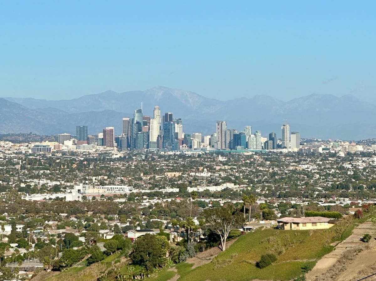 The Los Angeles Unified School District continued to meet Monday with Service Employees International Union Local 99 - Education Workers United.