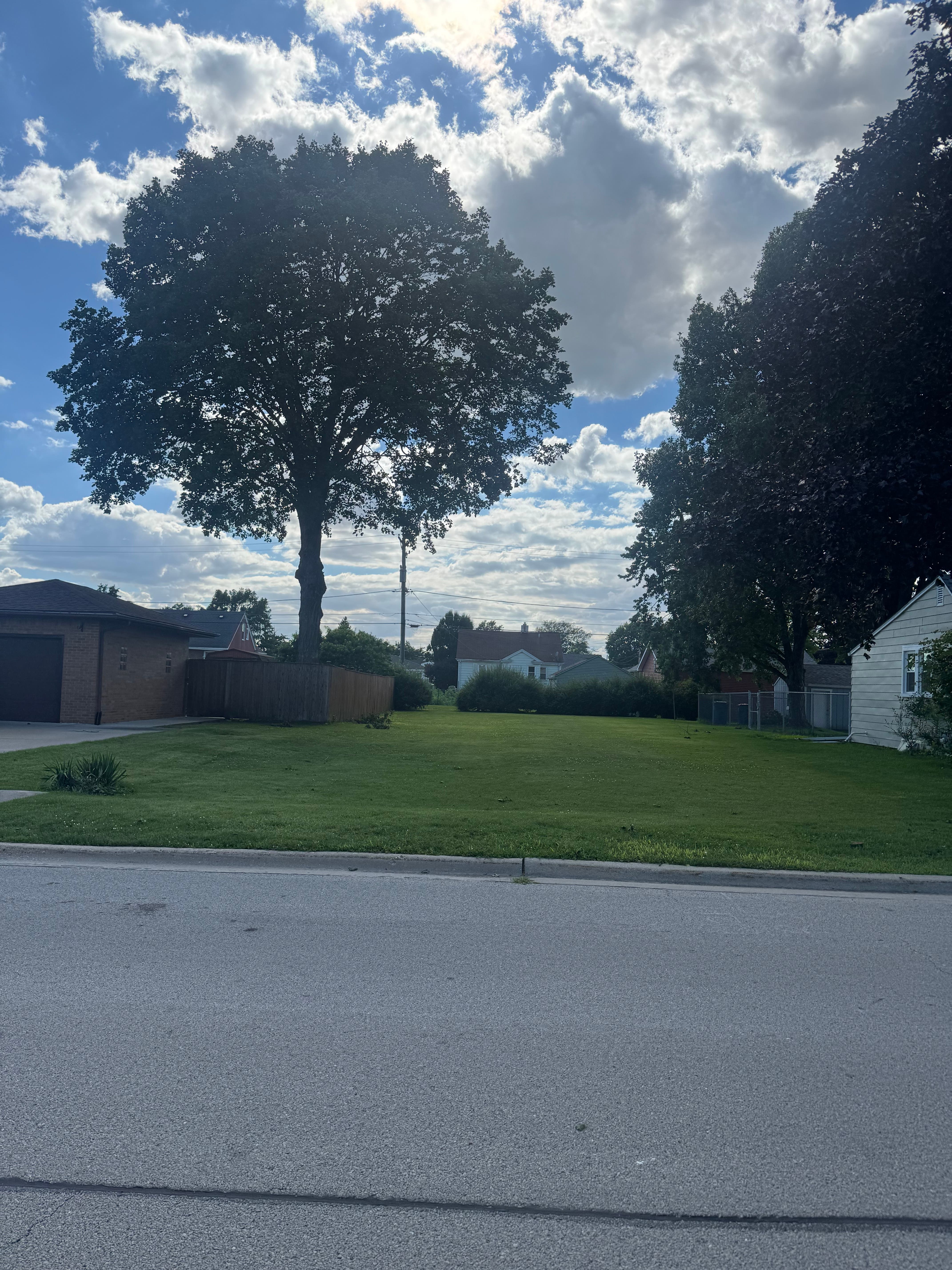 Buildable vacant lot on Dearborn St.