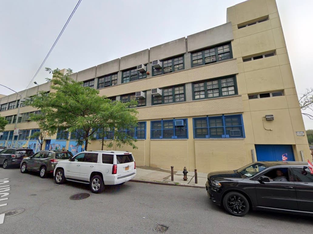 The P.S. 112 building on East 119th St. near the FDR Drive will be closed for at least 24 hours starting Thursday, according to the DOE's map of active cases.​