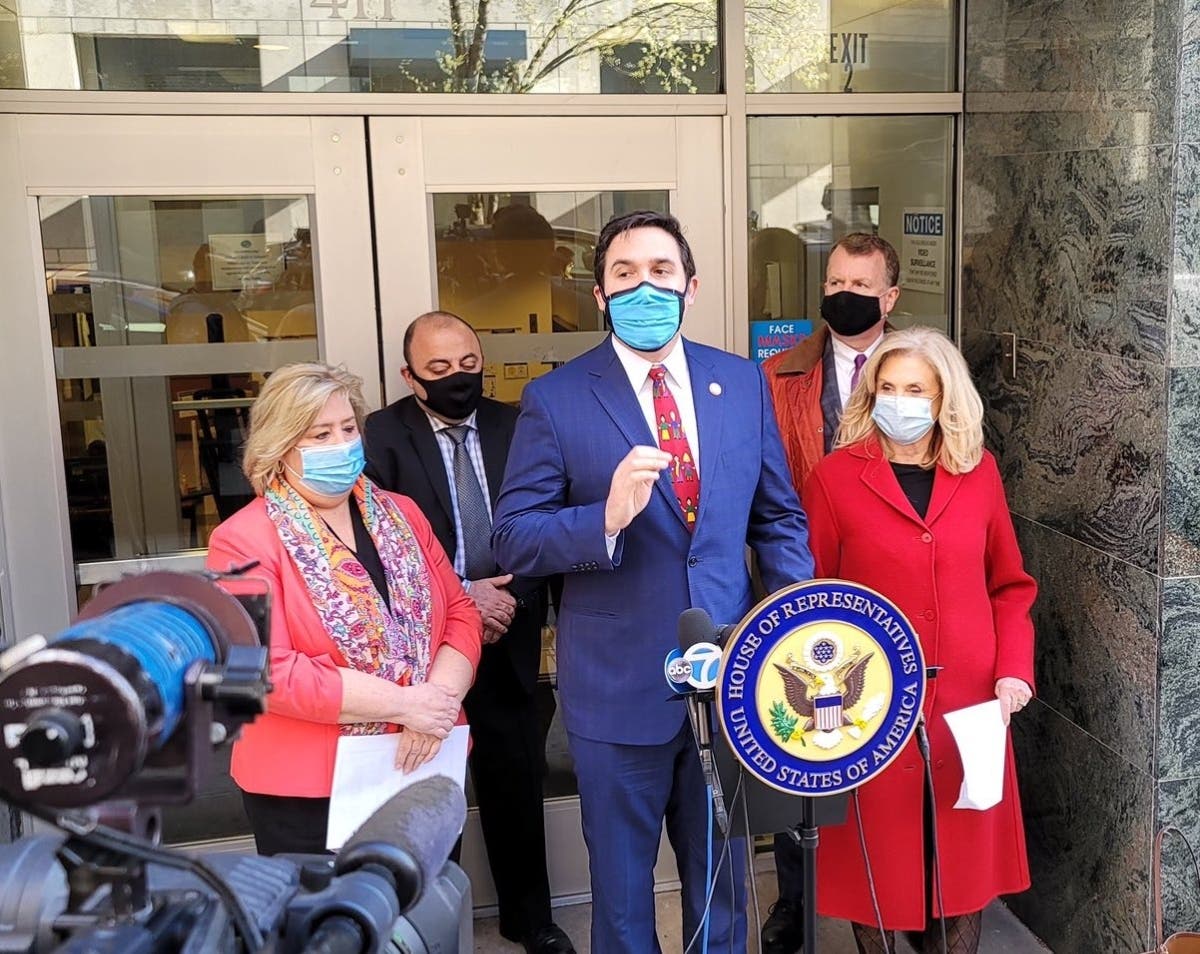 City Councilmember Ben Kallos, Assemblymember Rebecca Seawright and U.S. Rep. Carolyn Maloney spoke Tuesday outside Eleanor Roosevelt High School.