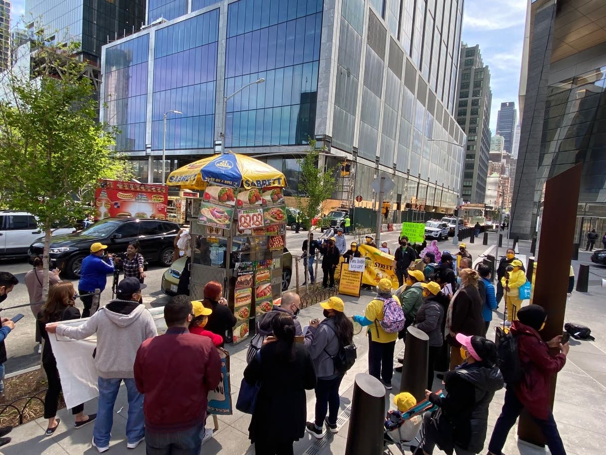 Workers and advocates rallied Friday on West 33rd Street near Hudson Yards, where three halal cart workers were issued tickets for selling on an illegally narrow sidewalk — a charge that the workers say is demonstrably false.