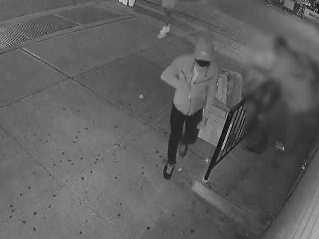 Gunman Who Shot 2 Teens In Harlem Restaurant Is Sought By Police ...