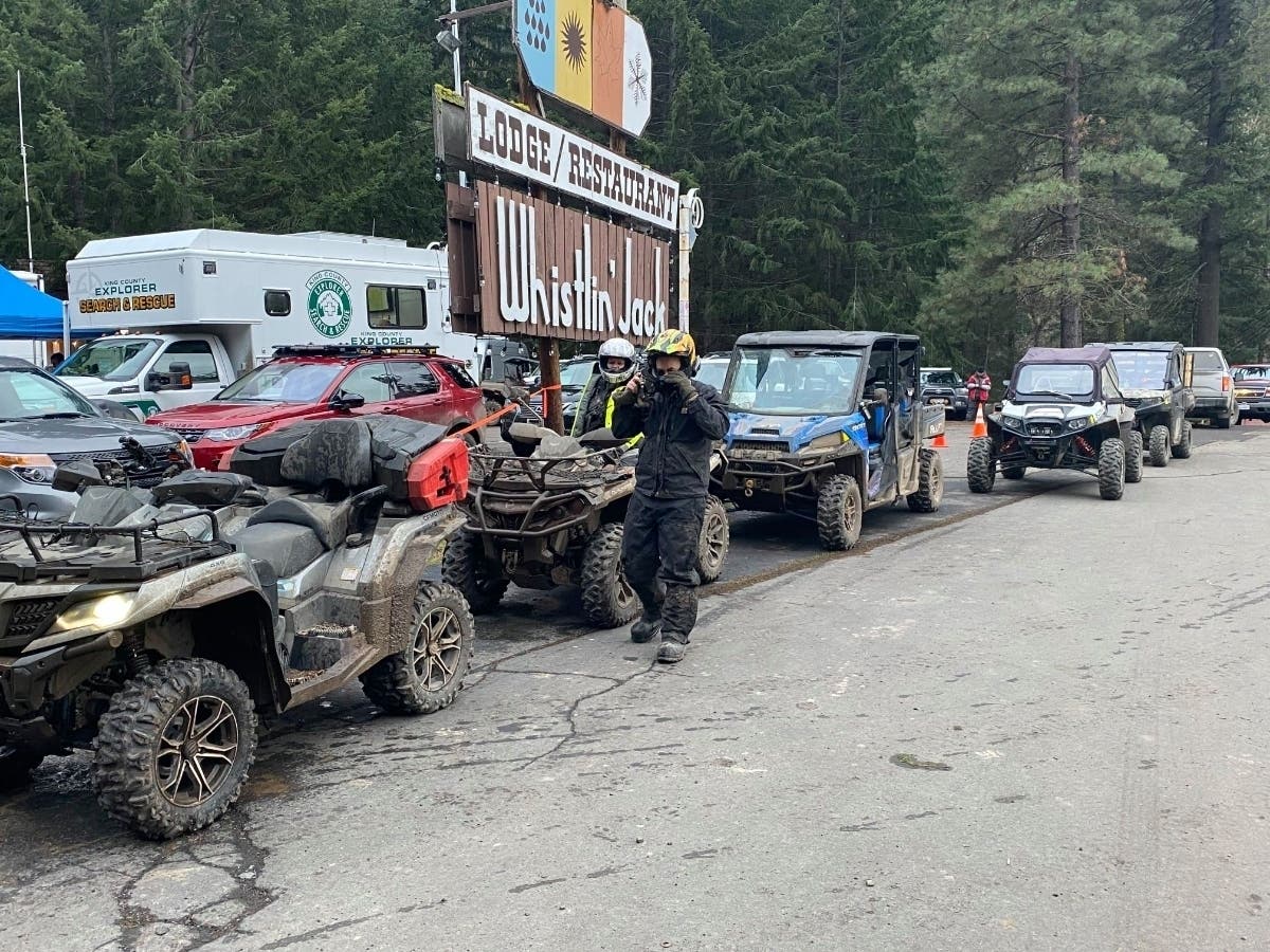 A search effort continued Monday nearly a week after a Seattle deputy fire chief went missing on a hunting trip. 