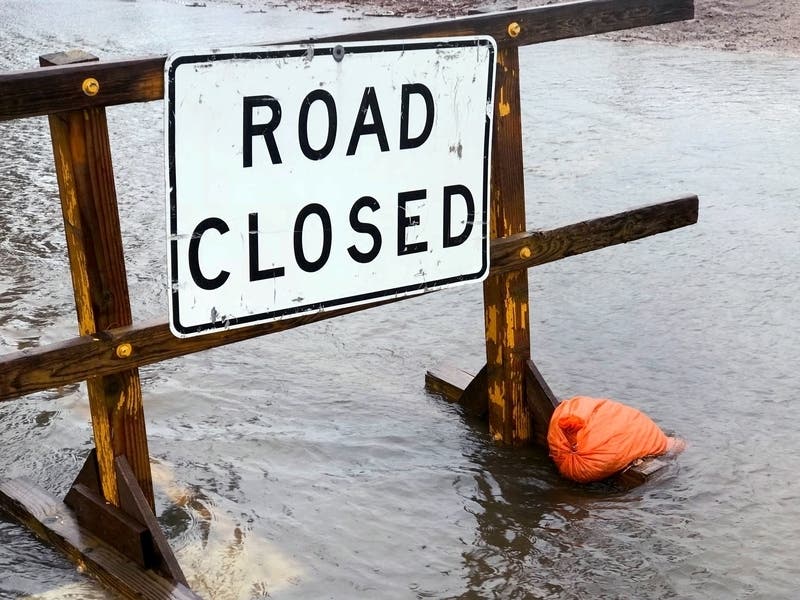 Atlanta Watershed crews worked overnight Wednesday to restore water after a water main broke. Dozens of businesses and residents were effected.