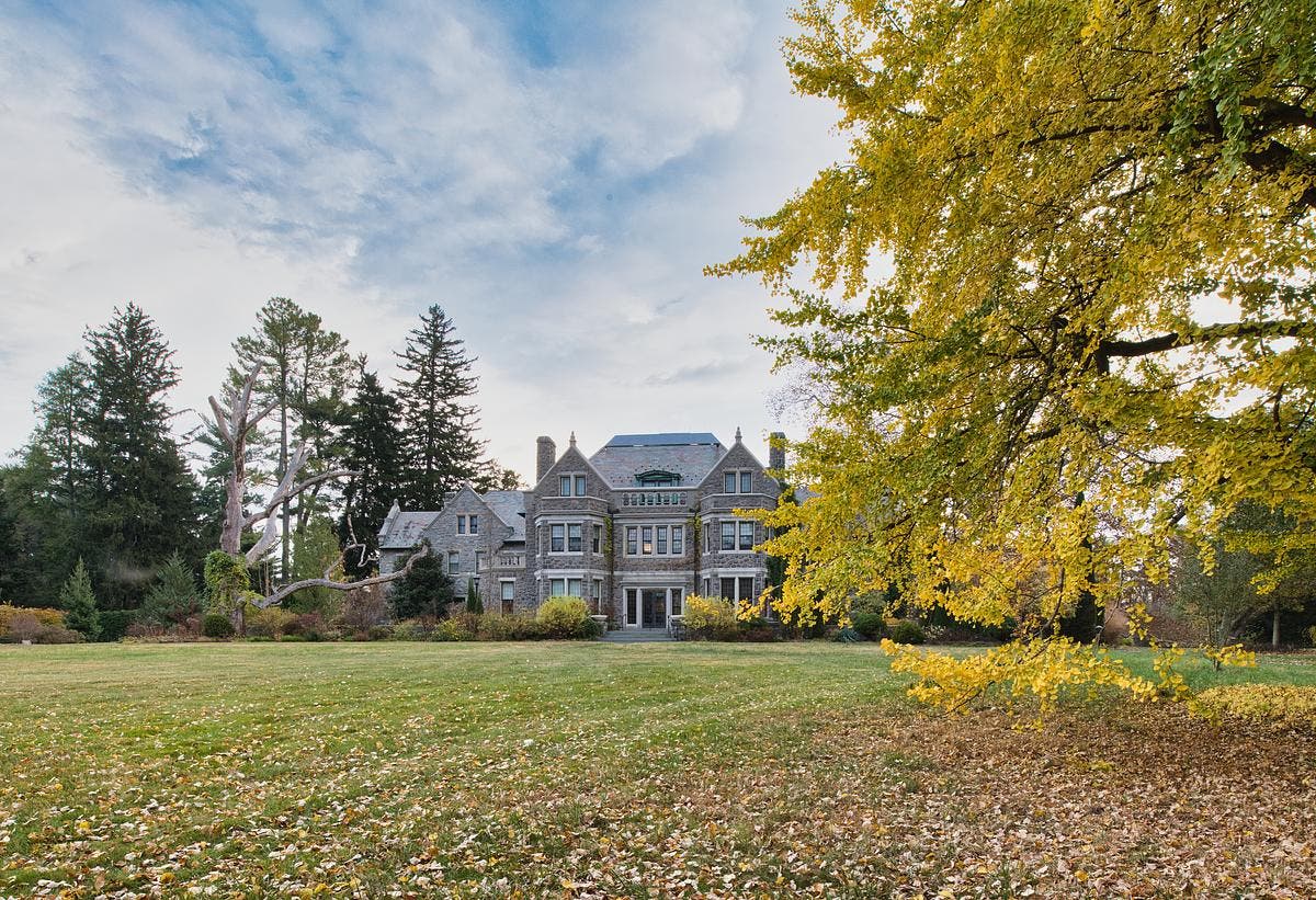The History of Stoneleigh: A Walking Tour