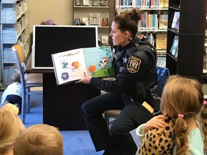 A member of the Loudoun County Sheriff's Office participates in the Books and Badges program.