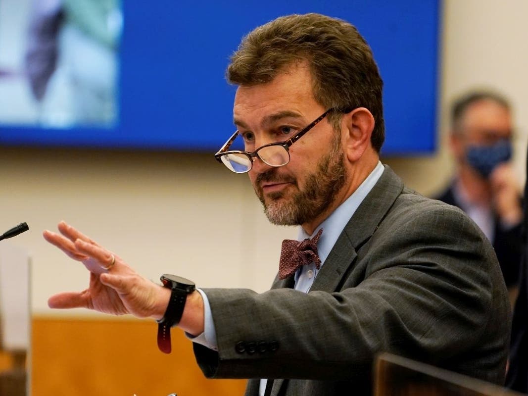 Virginia State Sen. Chap Petersen (D-Fairfax) said Saturday that an emergency clause letting parents send their children to schools without masks is likely to take effect on March 1.