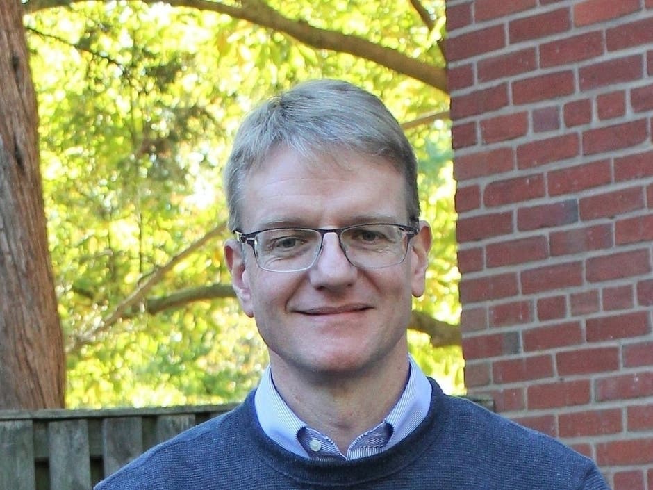 James “Vell” Rives, who serves as co-chair of Arlington Public Schools’ School Health Advisory Board, is running as an independent and will not be seeking the Democratic Party's endorsement for the election.