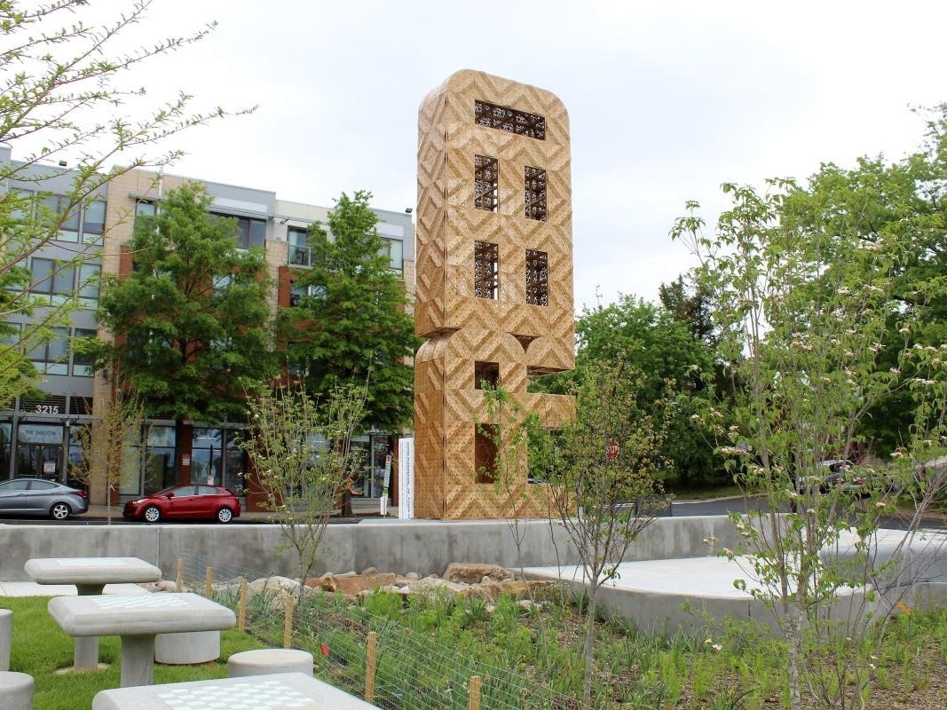 The primary feature of the John Robinson Jr. Town Square is a structure that pays homage to the notion of freedom. Each letter of the sculpture incorporates patterns featuring the name of Green Valley and a Ghanaian Adinkra symbol.