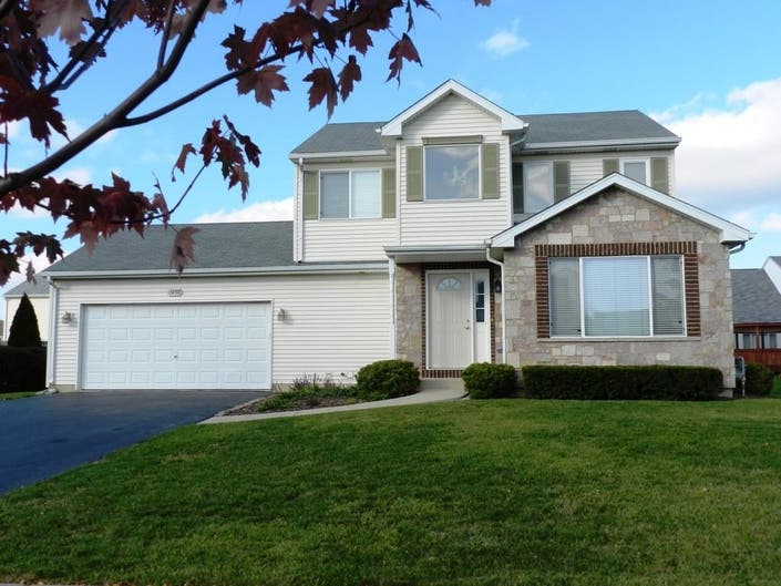 Brick Patio, Finished Basement, Great New Bolingbrook Home ...