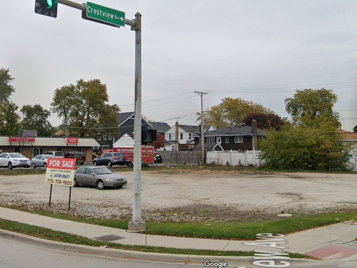 Mariano's grocery store in Elmhurst is proposing a gas station at York Street and Crestview Avenue. The plan is going through the city's approval process.
