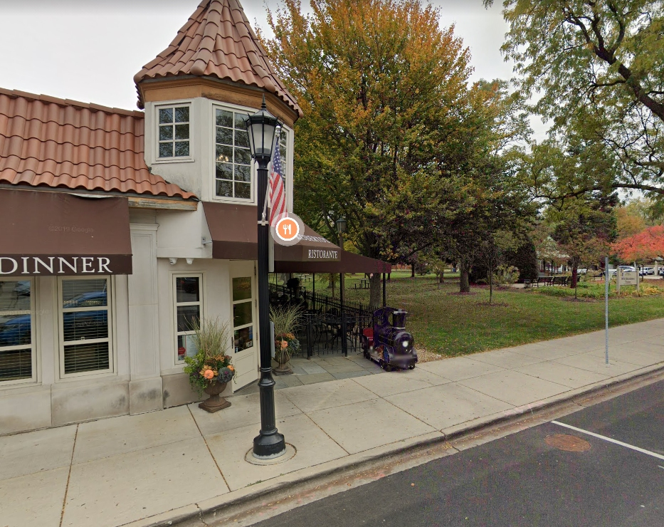 Elmhurst Neighbors United, which opposes Roberto's Ristorante and Pizzeria's parking lot proposal, endorsed mayoral candidate Mark Mulliner on Wednesday. 
