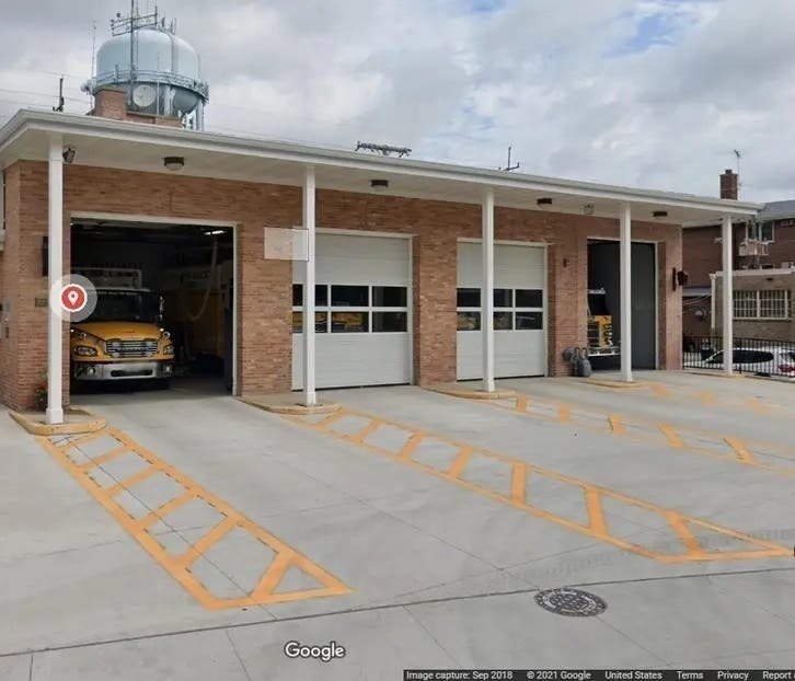 Members of a Clarendon Hills Village Board committee generally agreed recently the village should enter talks with Hinsdale about the possibility of sharing the use of a Hinsdale ladder truck. 