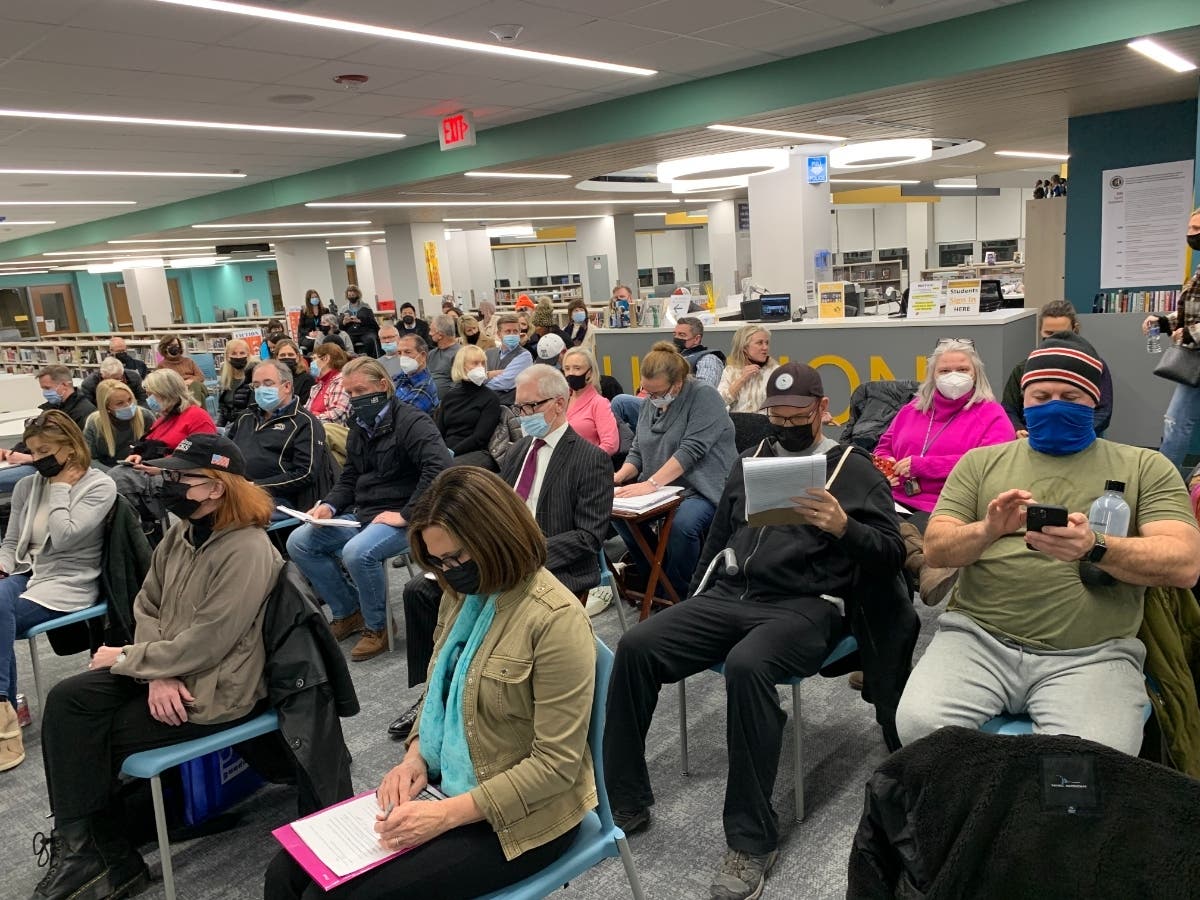 Last week's meeting of the Hinsdale High School District 86 meeting was packed with residents, many of whom were upset over Superintendent Tammy Prentiss' reading of a consultant's statement at the previous meeting. 