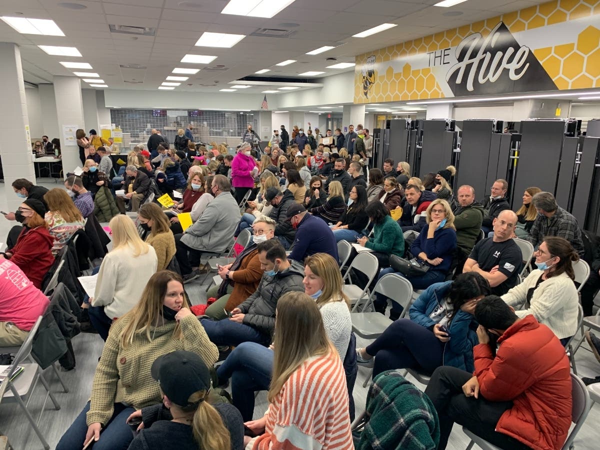 More than 150 people attend the school board meeting for Hinsdale High School District 86. 