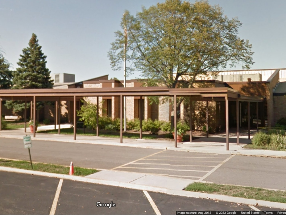 The pay for administrators and teachers in Center Cass School District 66 is higher than the DuPage County average. 