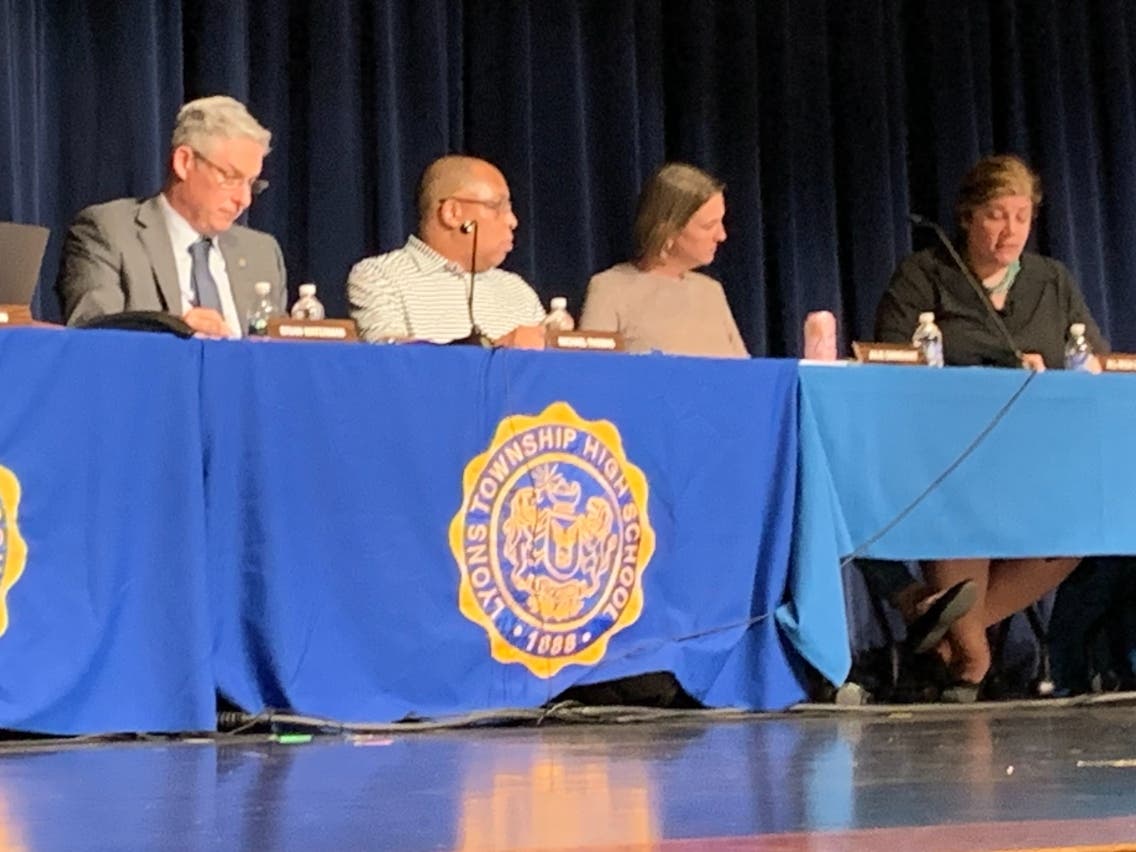 Jill Beda Daniels (far right), a member of the Lyons Township High School board, and member Julie Swinehart (next to her) on Monday questioned Superintendent Brian Waterman (far left) about a discipline report. Next to Waterman is member Michael Thomas. 