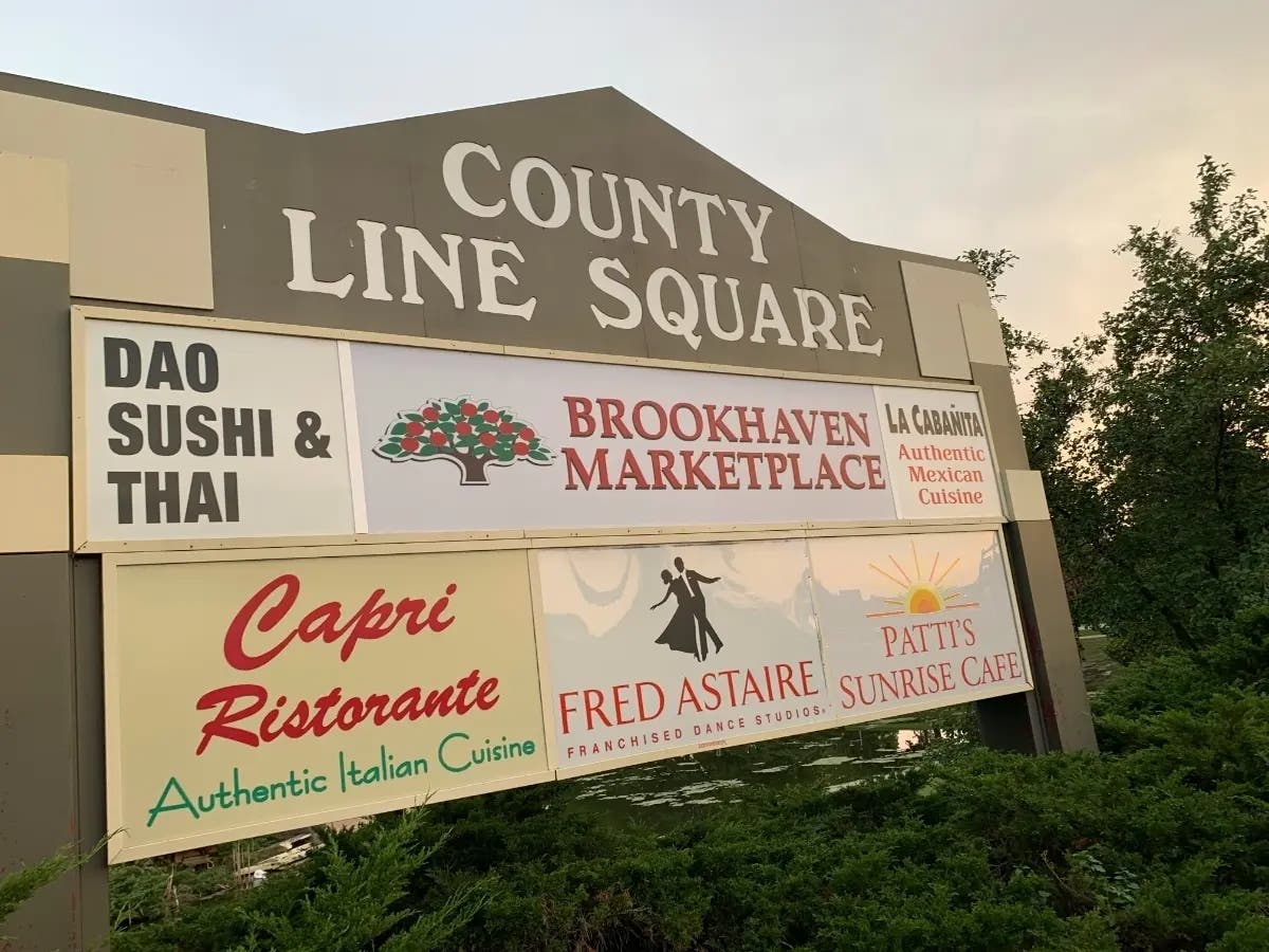 A proposed Burr Ridge ordinance regulating restaurant hours would apply to all restaurants, an official said. Previously, the village's lawyer said two County Line Square restaurants would be exempt. 