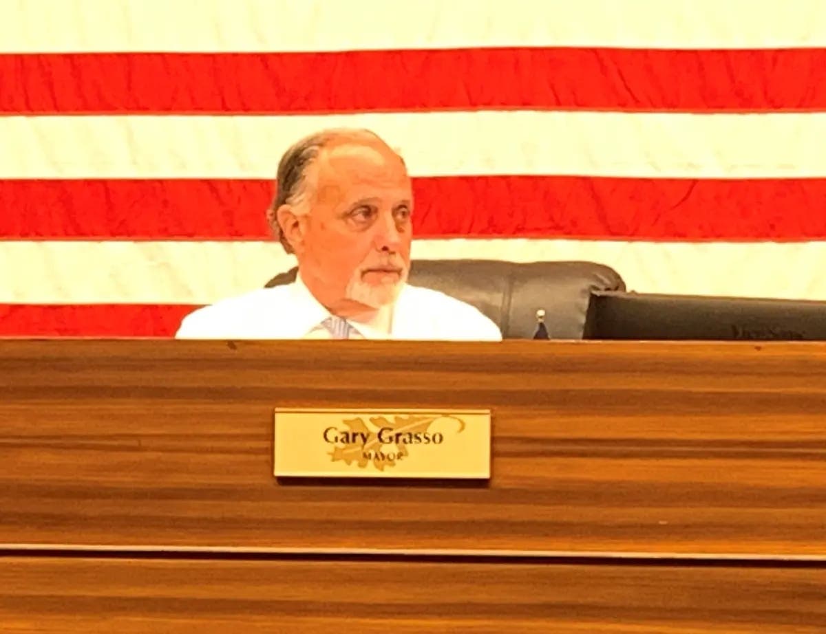 Burr Ridge Mayor Gary Grasso blames the "far right" for Republican losses in elections. 