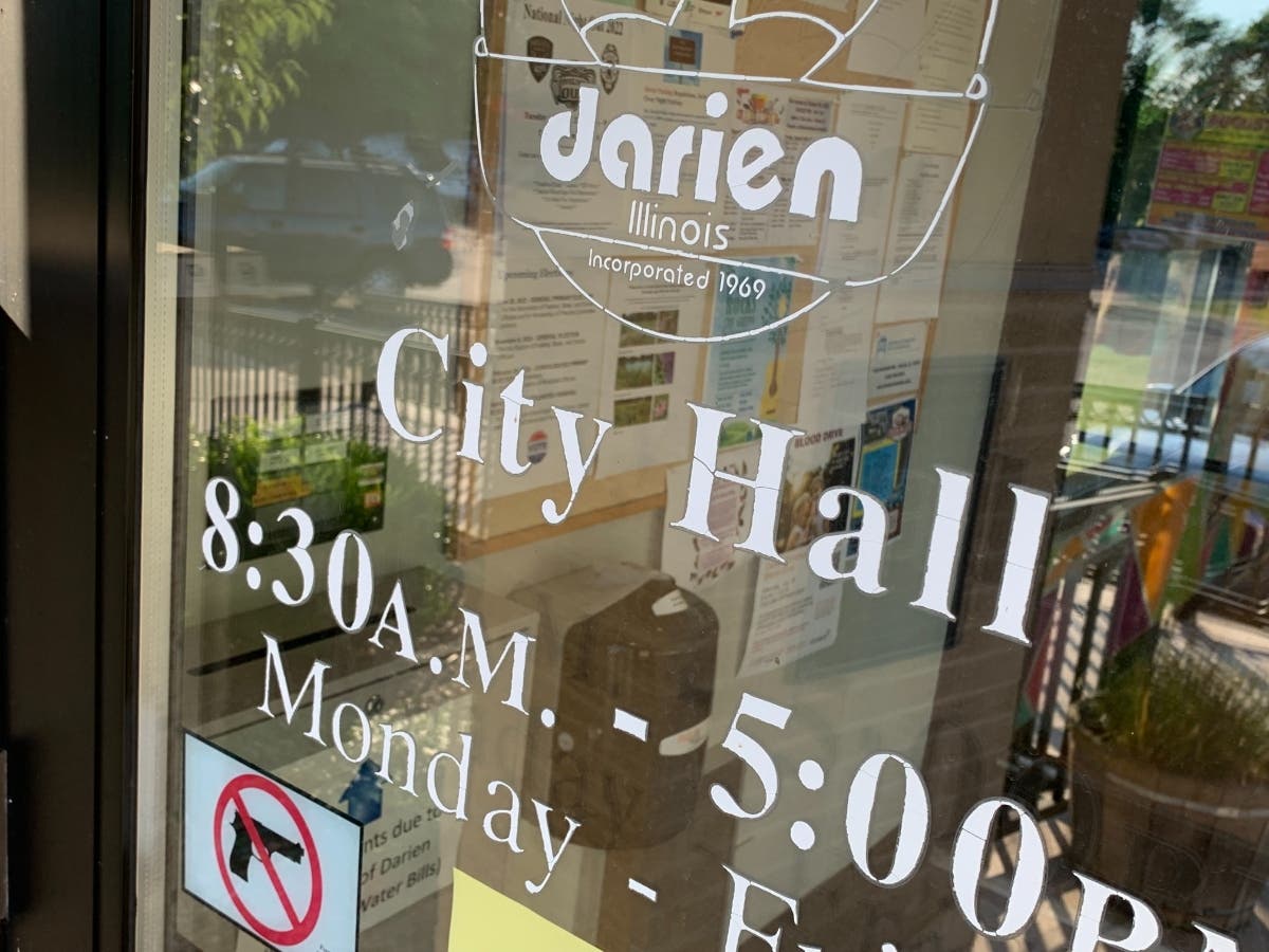 Darien aldermen Lester Vaughan and Tom Chlystek gave their final speeches at Monday's City Council meeting. Their replacements are Ralph Stompanato and Gerry Leganski. 