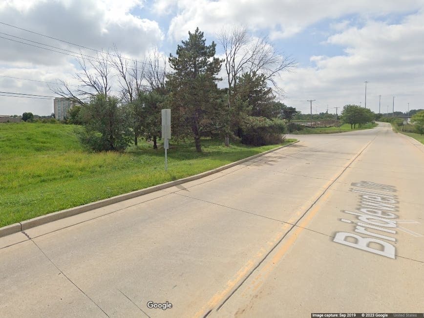The vacant land southeast of Burr Ridge Parkway and Bridewell Drive is the proposed site for 15 townhomes. McNaughton Development is requesting Burr Ridge's approval.