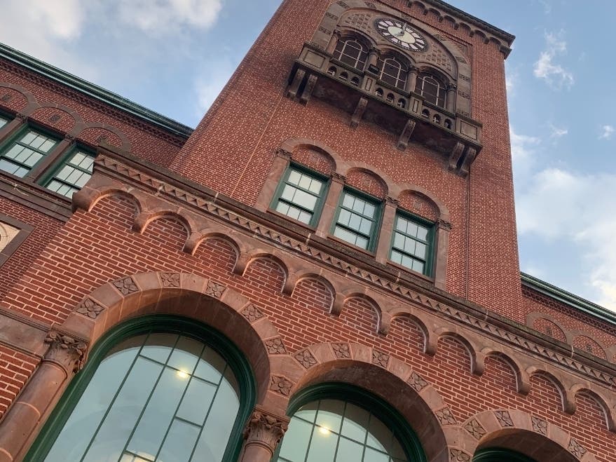 The Lyons Township High School board on Monday plans to vote on hiring the Itasca-based Hodges Loizzi law firm as its new general counsel. The current firm, Chicago-based Franczek, failed to inform the board that it was violating the state Open Meetings A
