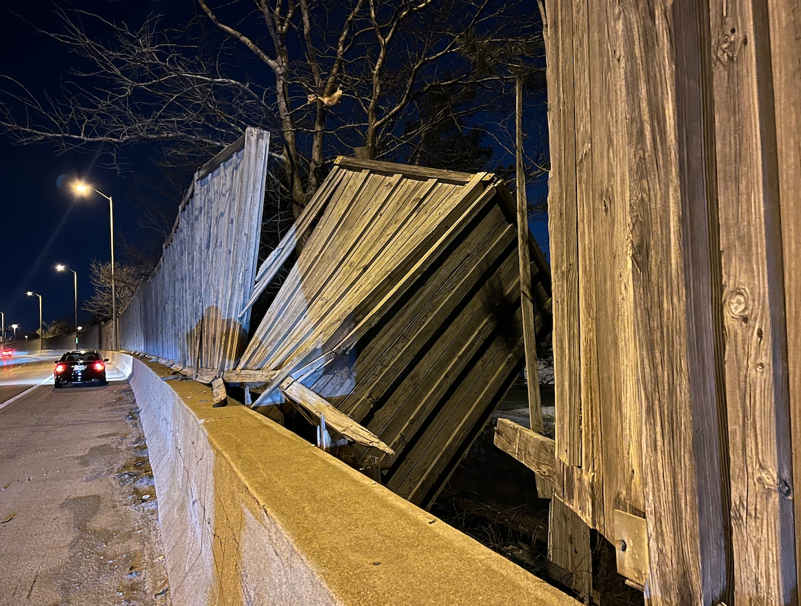 A sound wall next to Interstate 290 in Elmhurst is posing a danger to drivers on Lake Street frontage, an alderman said.