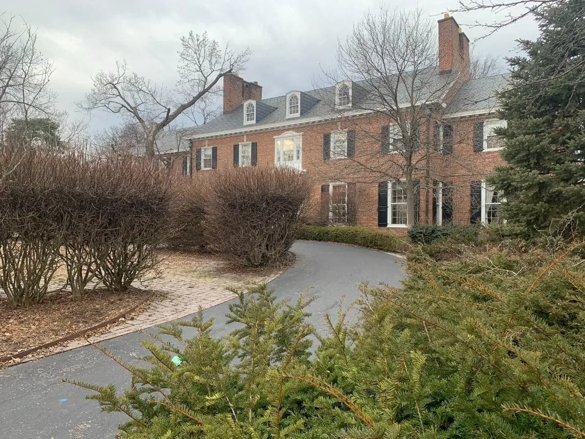 The plans for the demolition and replacement of a historic house at 425 E. Eighth St. caused a recent controversy with Hinsdale's Historic Preservation Commission. 