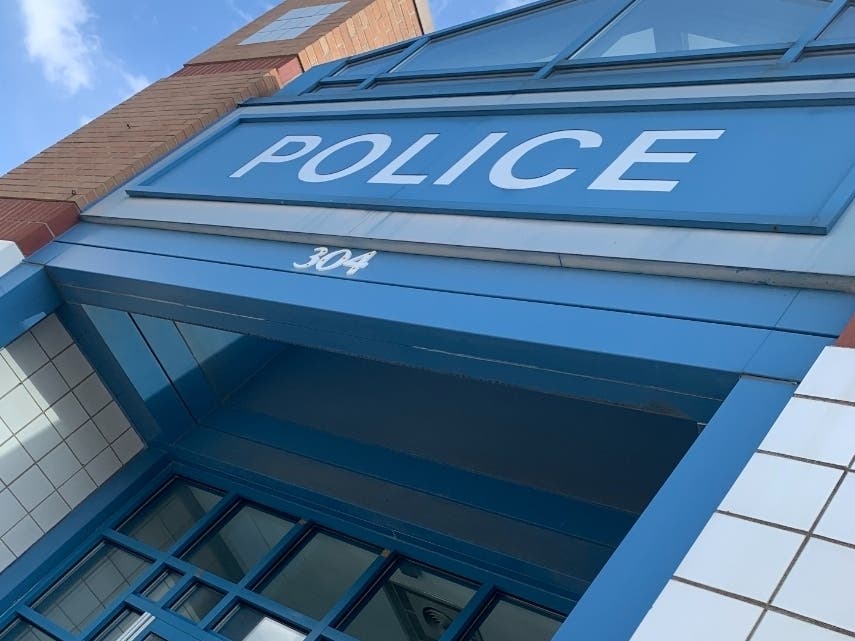 Car burglaries took place last week on Ashland and Waiola avenues, according to La Grange police reports.