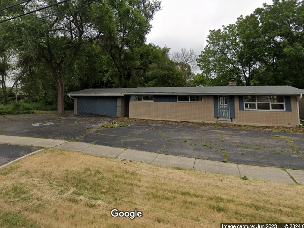 Darien plans to tear down an old dental office at 1225 Plainfield Road. The building is plagued with code violations, the city said. 