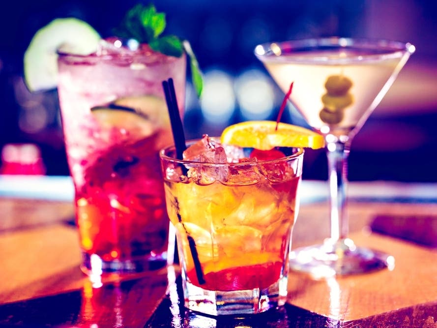 Western Springs Bar Workers Fight; Female Bartender Separates Them: Police