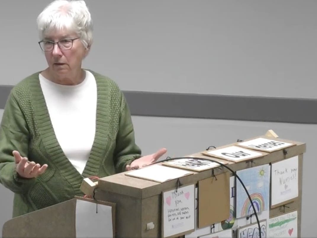 Darien resident Heidi Ramirez asked city officials Monday to inform homeowner associations about building permits in their subdivisions. But the city said that would be hard to do.