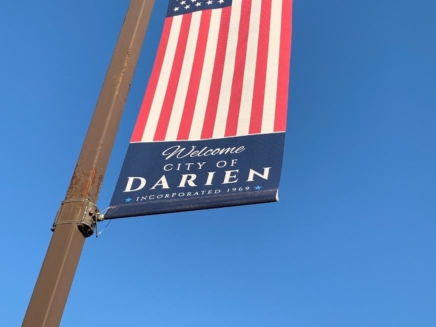 Darien Chain Restaurant Wants Electronic Sign, Seeks Exception To Rules