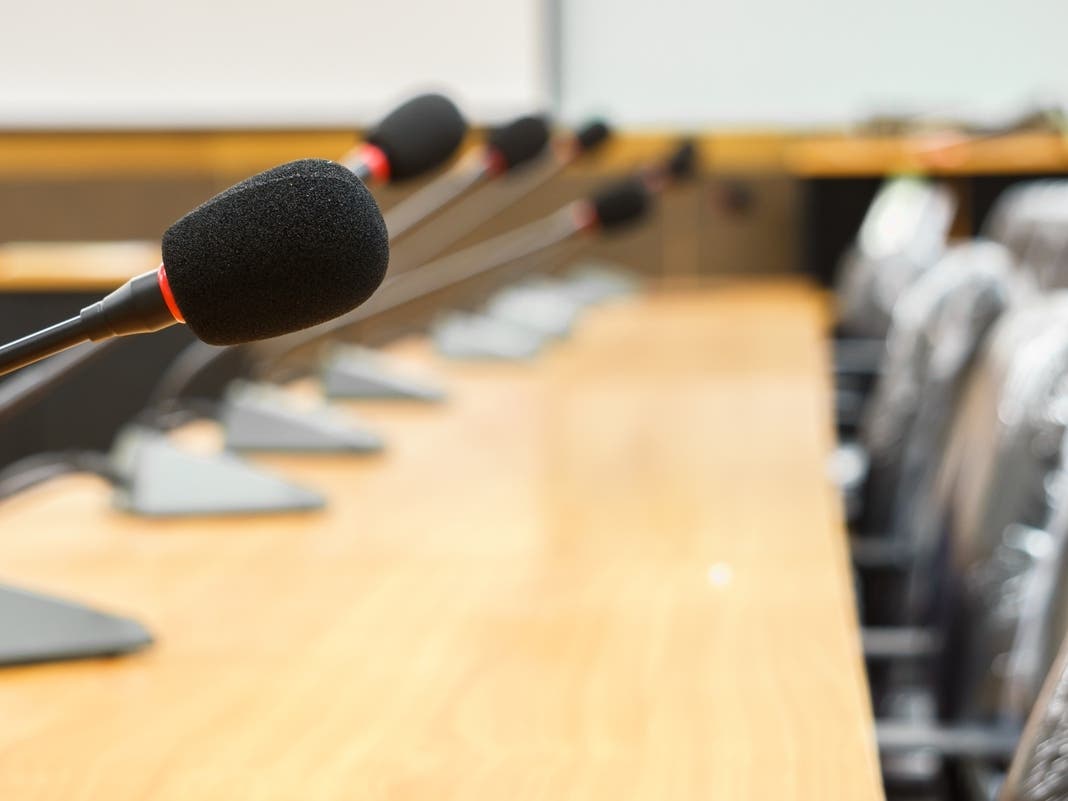 Suburban Mayor's Campaign Enlists Village Workers For Petition Effort