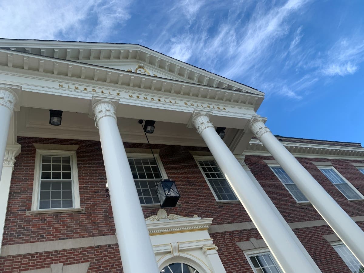 The Hinsdale Village Board on Monday approved a $441,000 contract with Dave Knecht Homes for building a downtown pavilion. One trustee dissented.
