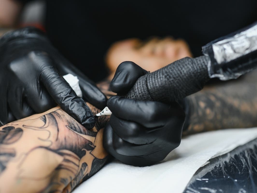 Downers Grove Tattoo Artist Harassed Female Client Who Went Elsewhere: Police