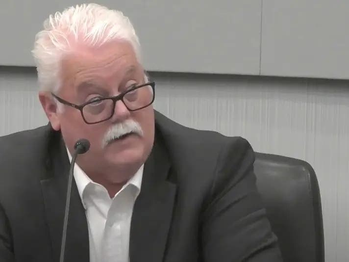 Elmhurst Alderman Rex Irby is collecting signatures to place a measure on the April ballot to reduce the City Council from 14 members to seven.