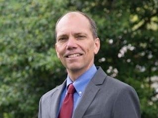 Former Arlington County Vice-Chair Erik Gutshall died on Wednesday.